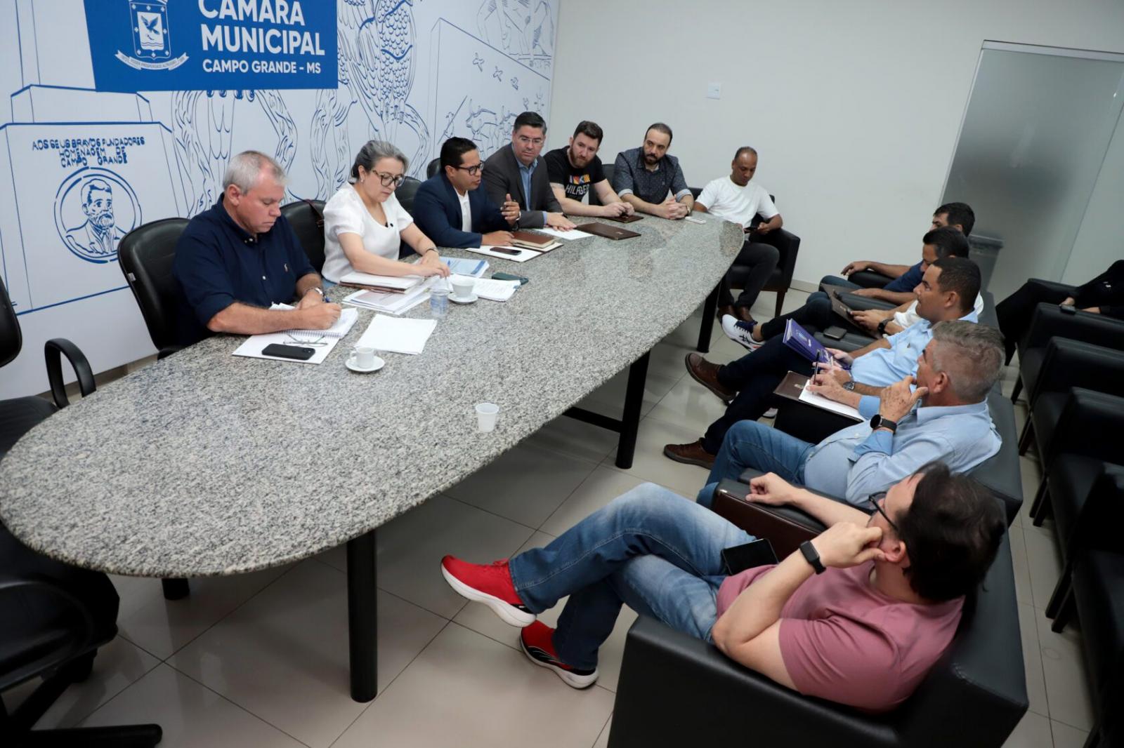 Vereadores debatem com secretária medidas para minimizar déficit de 500 leitos hospitalares na Capital.