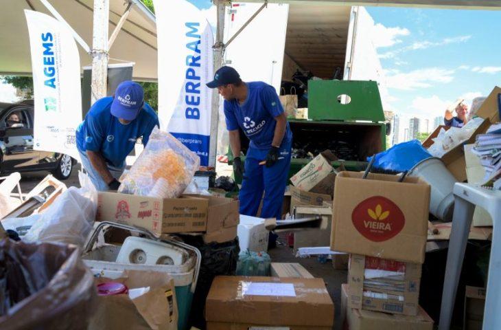 7 toneladas coletadas: ‘Drive Thru da Reciclagem’ fortalece a sustentabilidade e a educação ambiental. 7 toneladas coletadas: ‘Drive Thru da Reciclagem’ fortalece a sustentabilidade e a educação ambiental.