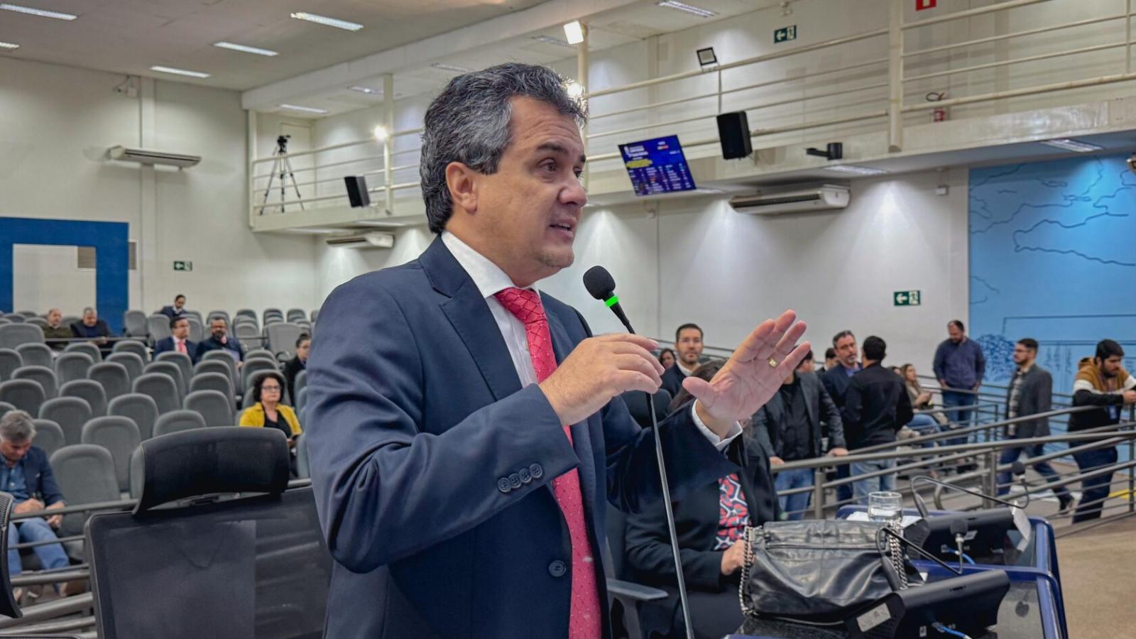 Câmara aprova criação de frente parlamentar pela regularização das hortas, proposta por Landmark Rios.