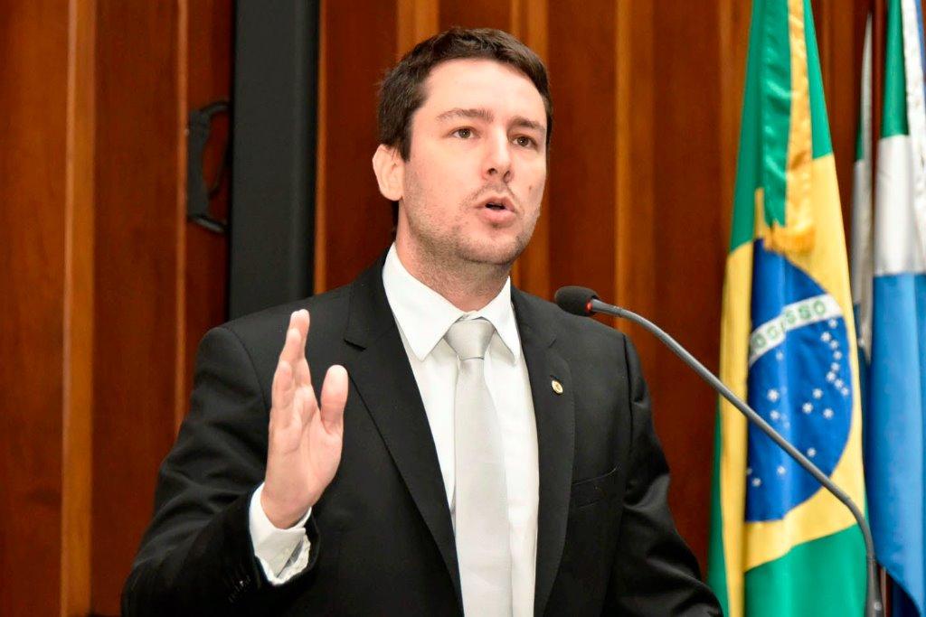 Deputados discutem projeto do Executivo e João Henrique propõe CPI contra Cassems. Deputados discutem projeto do Executivo e João Henrique propõe CPI contra Cassems.