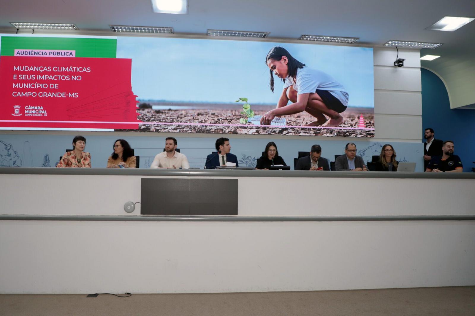 Em Audiência, pesquisadores e vereadores debatem plano para reduzir impactos das mudanças do clima.