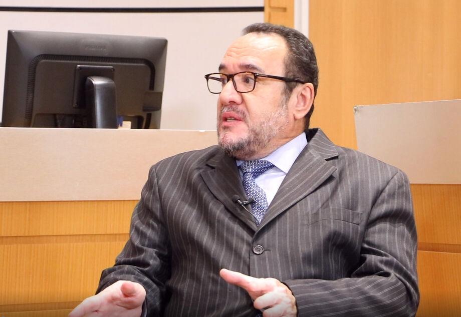 Filho de desembargador ganhou ação de R$ 16 milhões após pai intermediar reunião com magistrados. Filho de desembargador ganhou ação de R$ 16 milhões após pai intermediar reunião com magistrados.