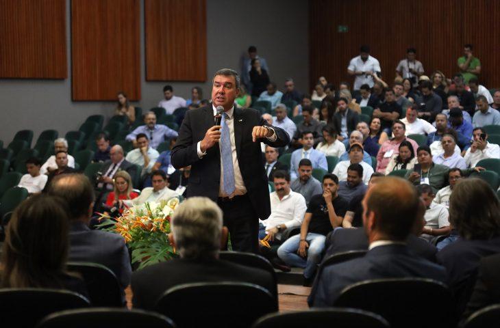 Governo de MS reafirma aos vereadores compromisso de levar investimentos aos 79 municípios. Governo de MS reafirma aos vereadores compromisso de levar investimentos aos 79 municípios.