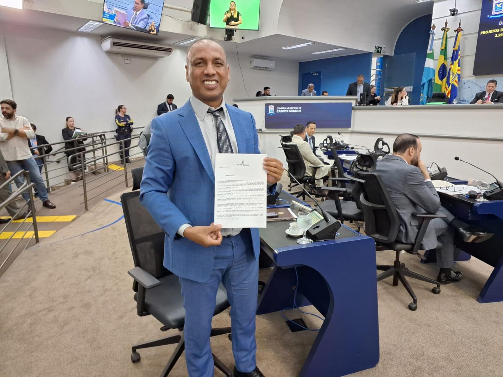 Junior Coringa solicita obras de infraestrutura em bairros da Capital após ouvir moradores.