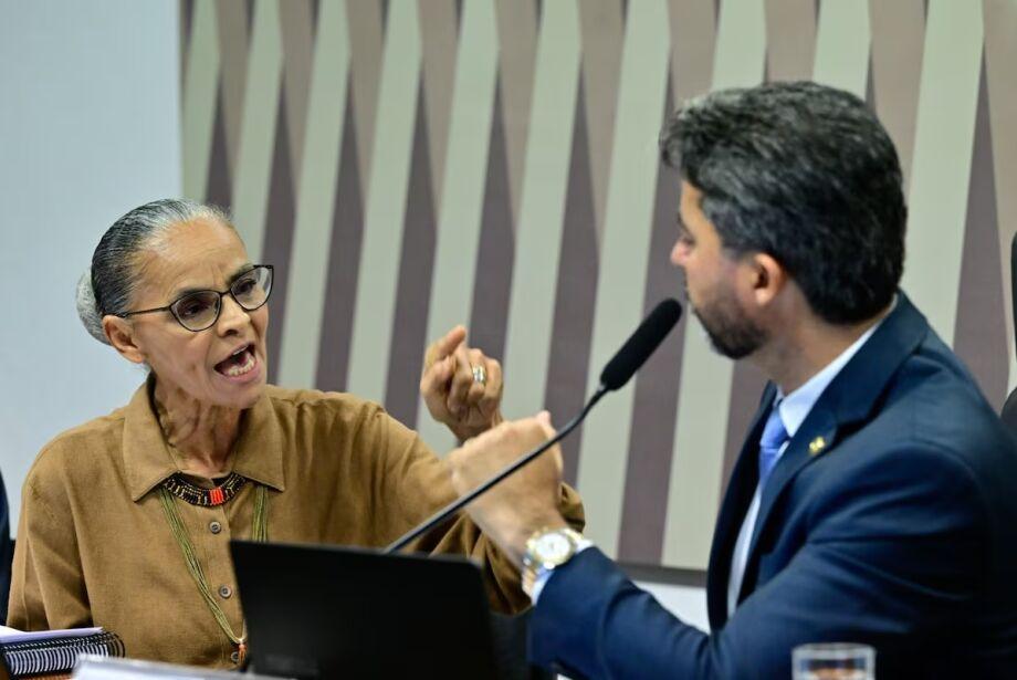 Marina abandona audiência após bate-boca com senador que disse que ela não merece respeito.