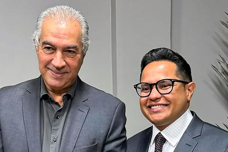 O Reinaldo Azambuja descarta decidir agora sobre o PL, mas espera ter o apoio do ex Presidente Jair Messias  Bolsonaro. O Reinaldo Azambuja descarta decidir agora sobre o PL, mas espera ter o apoio do ex Presidente Jair Messias  Bolsonaro.