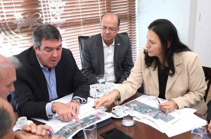 Para escoamento de produção e acesso urbano, Caarapó apresenta projetos de pavimentação ao MS Ativo.