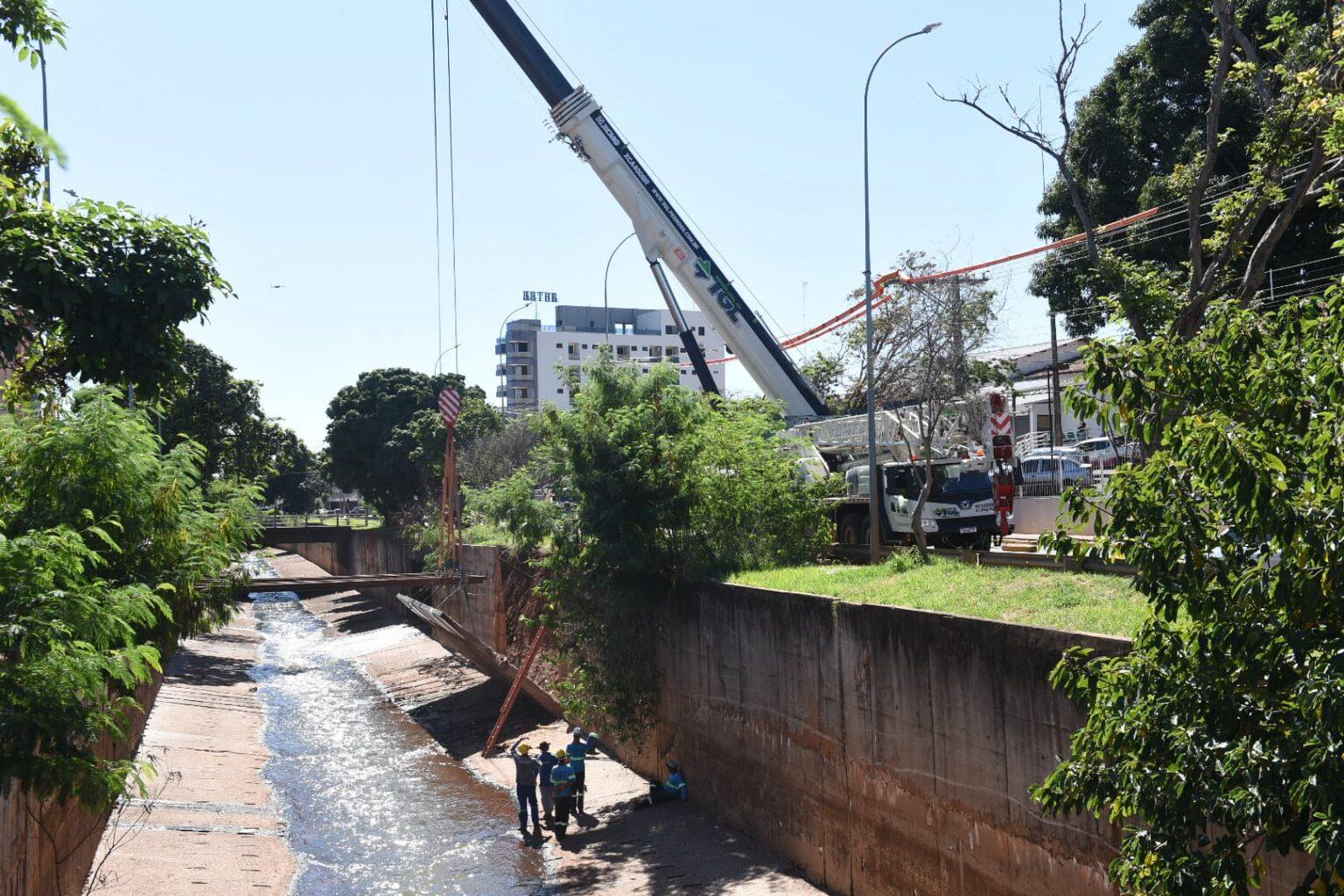 Prefeitura acelera obras de recuperação na Avenida Ernesto Geisel.