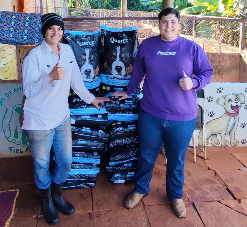 Prefeitura mantém cuidados com animais e doa toneladas de ração para OSCs.