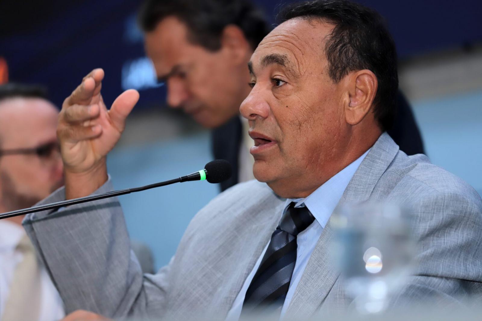 Vereador Carlão vota pela derrubada de veto e garante R$ 8,7 milhões para entidades assistenciais e da saúde.