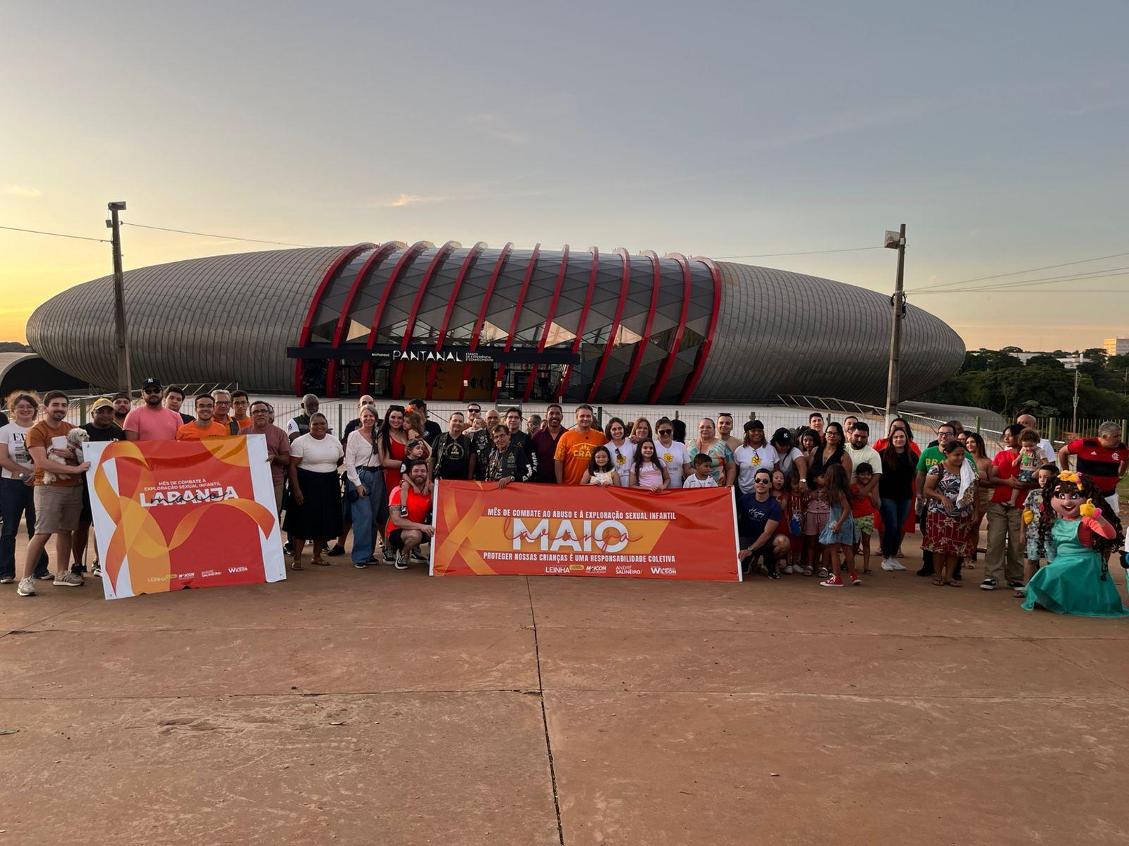 Vereador Leinha realiza carreata do Maio Laranja em Campo Grande.