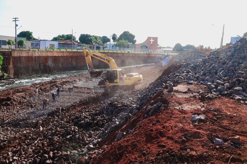 Prefeitura de Campo Grande avança com obras de contenção no Anhanduí e inicia nova etapa na Ernesto Geisel. Prefeitura de Campo Grande avança com obras de contenção no Anhanduí e inicia nova etapa na Ernesto Geisel.