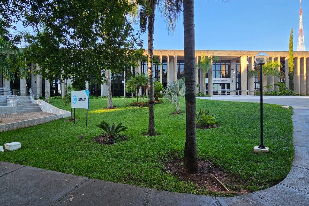 Ato da Presidência declara ponto facultativo na sexta-feira na ALEMS. Ato da Presidência declara ponto facultativo na sexta-feira na ALEMS.
