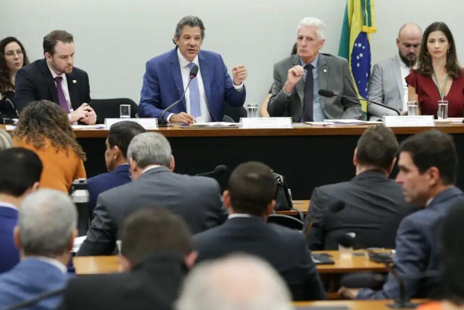 Audiência com Haddad é encerrada após bate-boca entre deputados. Audiência com Haddad é encerrada após bate-boca entre deputados.