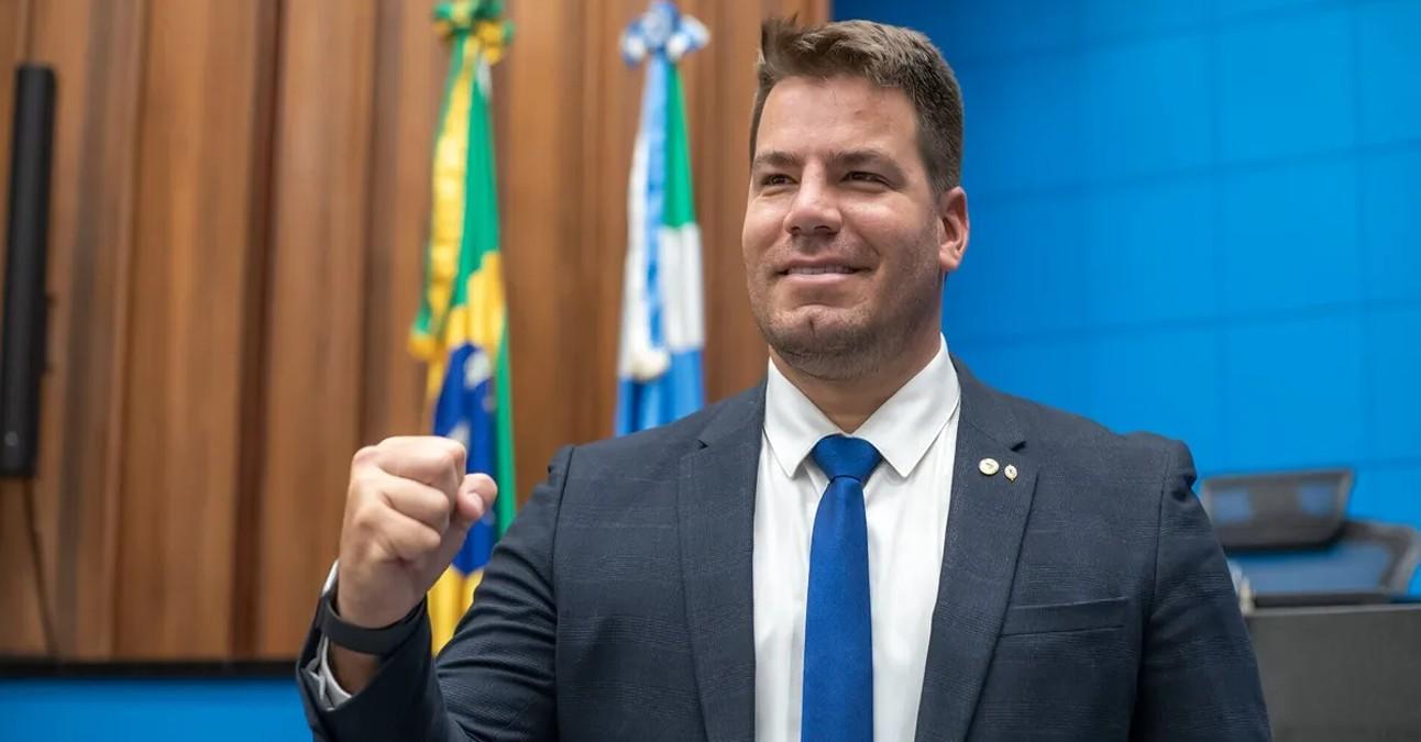 Capitão Contar recebe convite do Novo para disputar em 2026, mas não descarta a sua volta ao partido liberal PL. Capitão Contar recebe convite do Novo para disputar em 2026, mas não descarta a sua volta ao partido liberal PL.