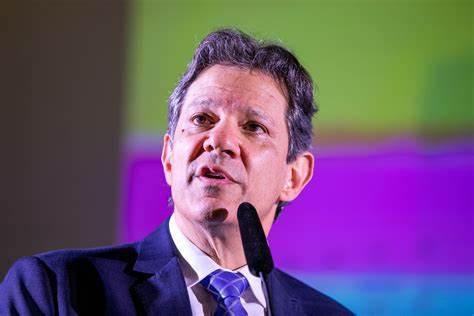 Haddad demite auditor da Receita preso na Lava Jato. Haddad demite auditor da Receita preso na Lava Jato.