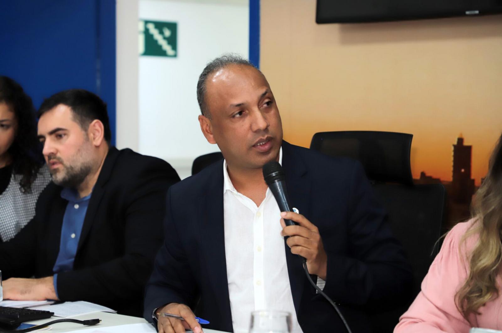 Junior Coringa alerta para possível cooptação de servidores e cobra medidas de proteção às agências públicas durante CPI.