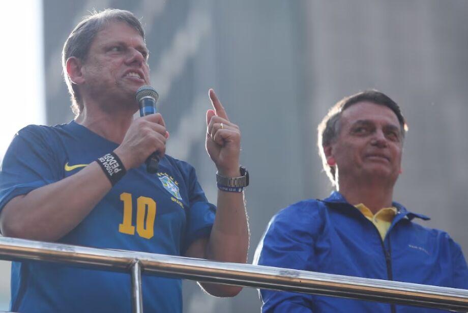 O ex presidente Jair Messias Bolsonaro diz que muda destino do País se  O ex presidente Jair Messias Bolsonaro diz que muda destino do País se 'derem a ele' 50% da Câmara e do Senado em 2026.