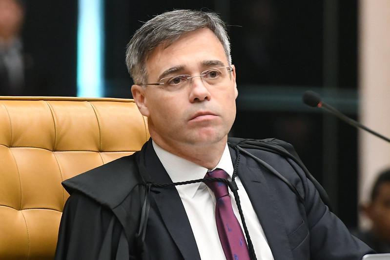 O Ministro do STF André Mendonça vota para livrar big techs de responder por conteúdos de usuários. O Ministro do STF André Mendonça vota para livrar big techs de responder por conteúdos de usuários.