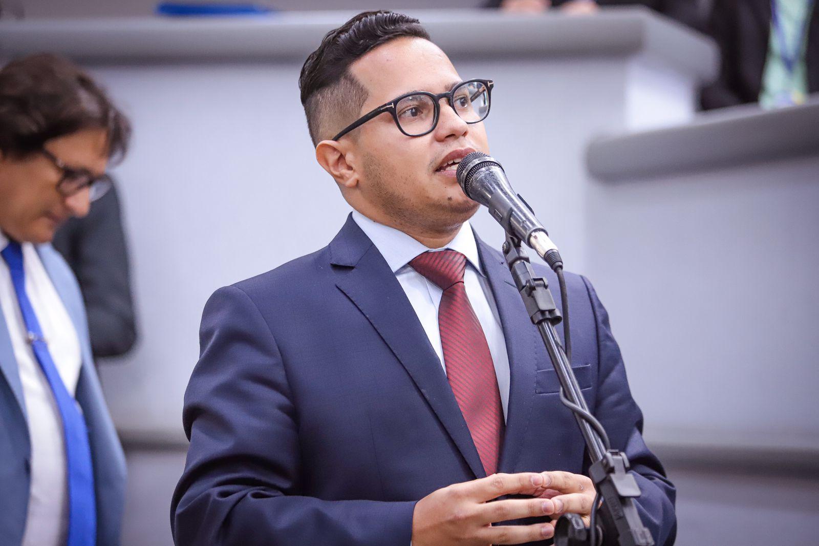 Valores dobraram: Promotoria investiga contrato de presidente da Câmara Municipal Papy com escritório de advocacia. Valores dobraram: Promotoria investiga contrato de presidente da Câmara Municipal Papy com escritório de advocacia.