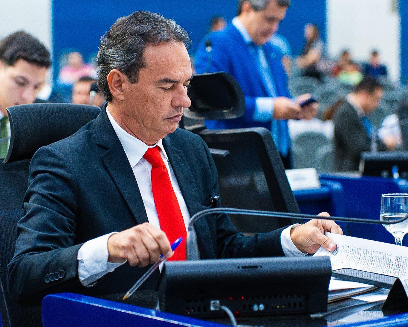 Vereador Marquinhos Trad propôs emendas à LDO 2026 para ampliar transparência, participação popular e responsabilidade fiscal.