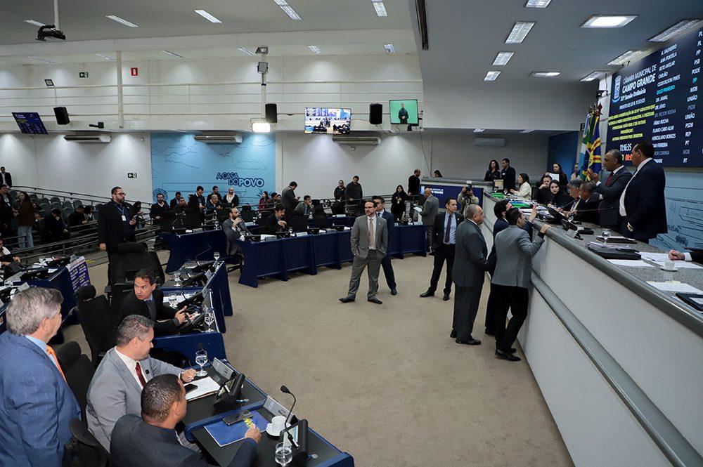 Vereadores aprovam projeto para garantir mutirão de saúde visual nas escolas e mais 6 propostas.