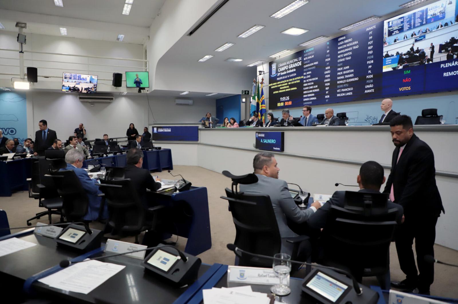 Vereadores votam três projetos e dois vetos na sessão de terça-feira.