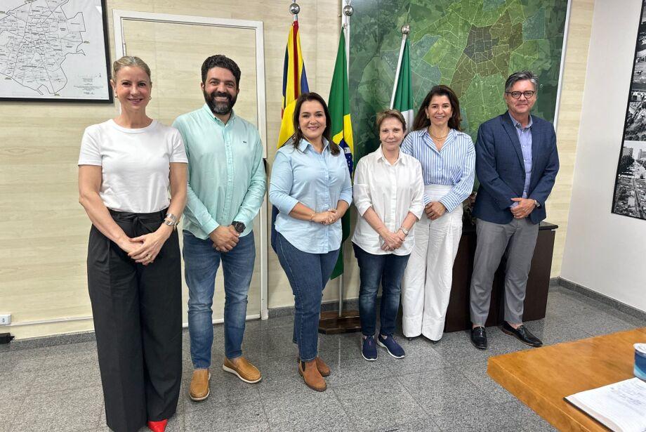 A Senadora Tereza Cristina se reúne com  a prefeita Adriane Lopes antes de ir aos EUA tratar de tarifaço. A Senadora Tereza Cristina se reúne com  a prefeita Adriane Lopes antes de ir aos EUA tratar de tarifaço.