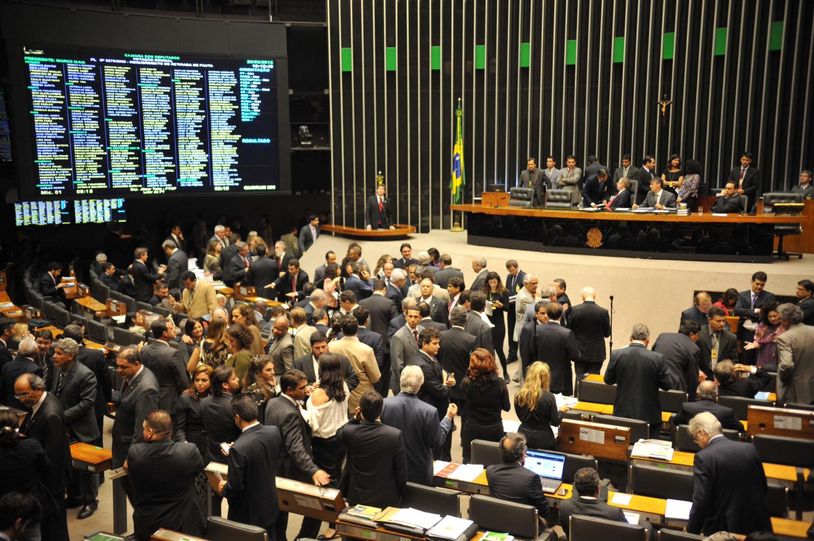 Câmara aprova projeto de lei que atrasa progressão de regime em crimes hediondos. Câmara aprova projeto de lei que atrasa progressão de regime em crimes hediondos.