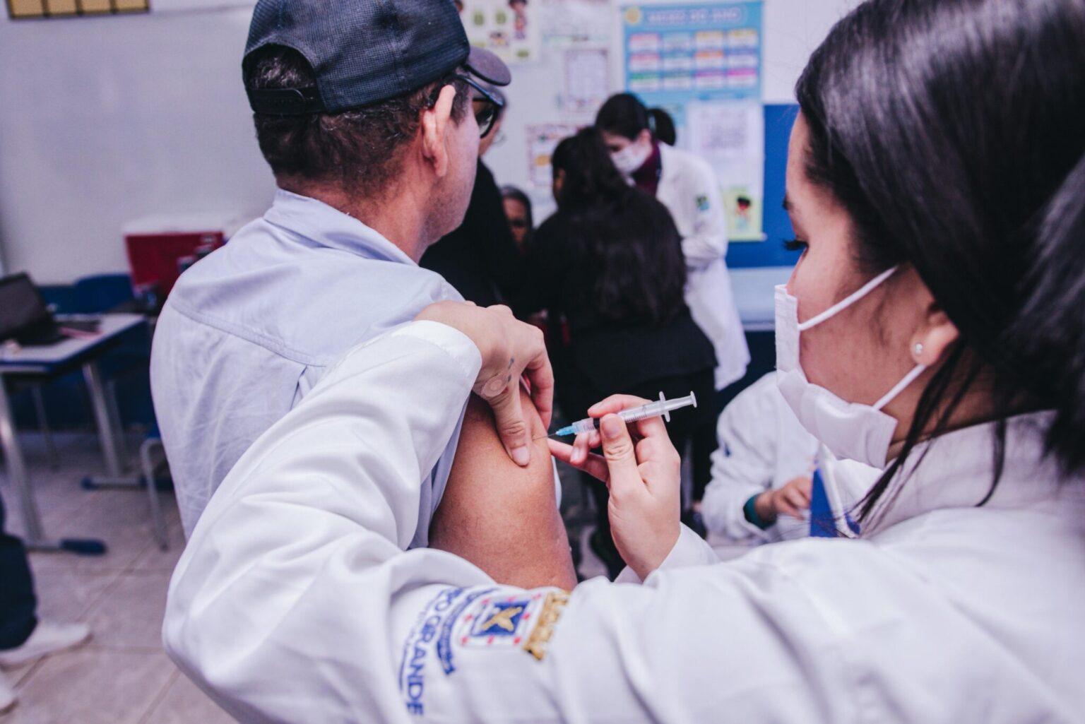 Capital atinge 50% da meta, mas ainda busca público de campanha da gripe.