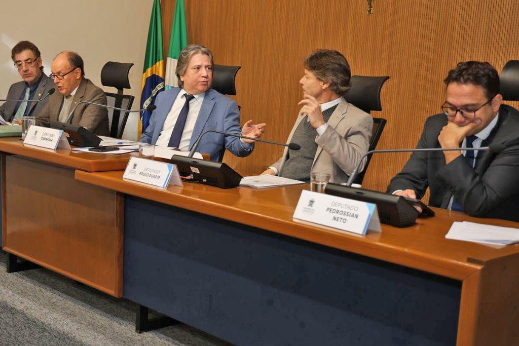 CCJR aprova projetos sobre reciclagem de pneus e apoio a mulheres no climatério.