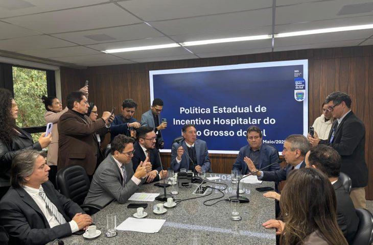 Com foco na eficiência e redução de filas, Governo de MS apresenta nova estratégia de financiamento da Saúde no Estado. Com foco na eficiência e redução de filas, Governo de MS apresenta nova estratégia de financiamento da Saúde no Estado.