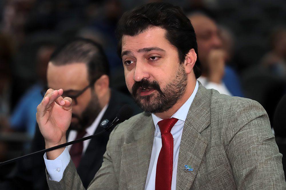 Flávio Cabo Almi vota contra mudança no ISS da construção civil e reforça compromisso com o setor.