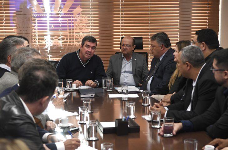Ladário recebe investimentos do MS Ativo para obra de pavimentação e drenagem no bairro Nova Aliança. Ladário recebe investimentos do MS Ativo para obra de pavimentação e drenagem no bairro Nova Aliança.
