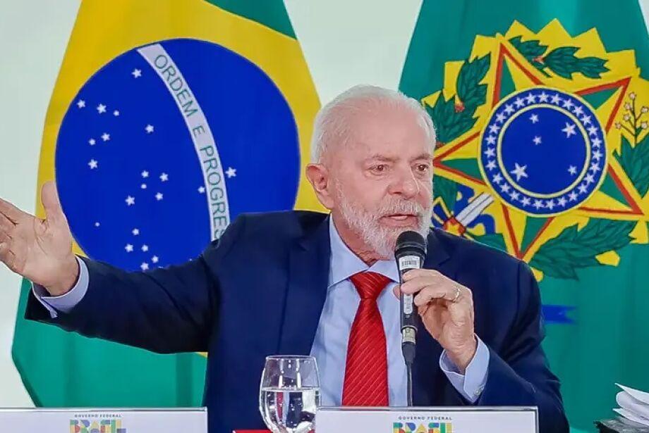 Lula diz que não aceita interferência de quem quer que seja após defesa de Trump ao Jair Messias  Bolsonaro. Lula diz que não aceita interferência de quem quer que seja após defesa de Trump ao Jair Messias  Bolsonaro.