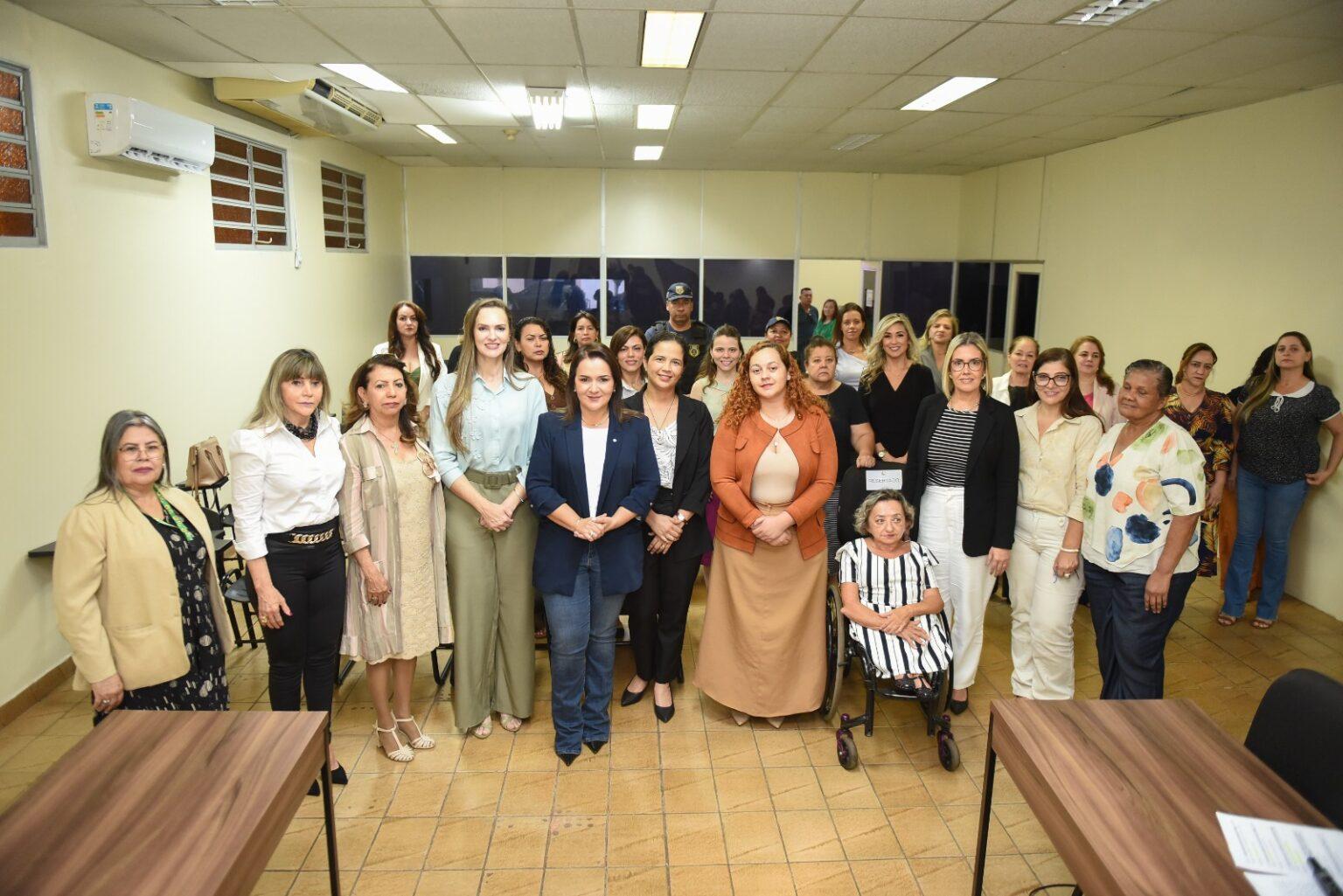Membros do Conselho Municipal dos Direitos da Mulher tomam posse para o triênio 2025 – 2028.