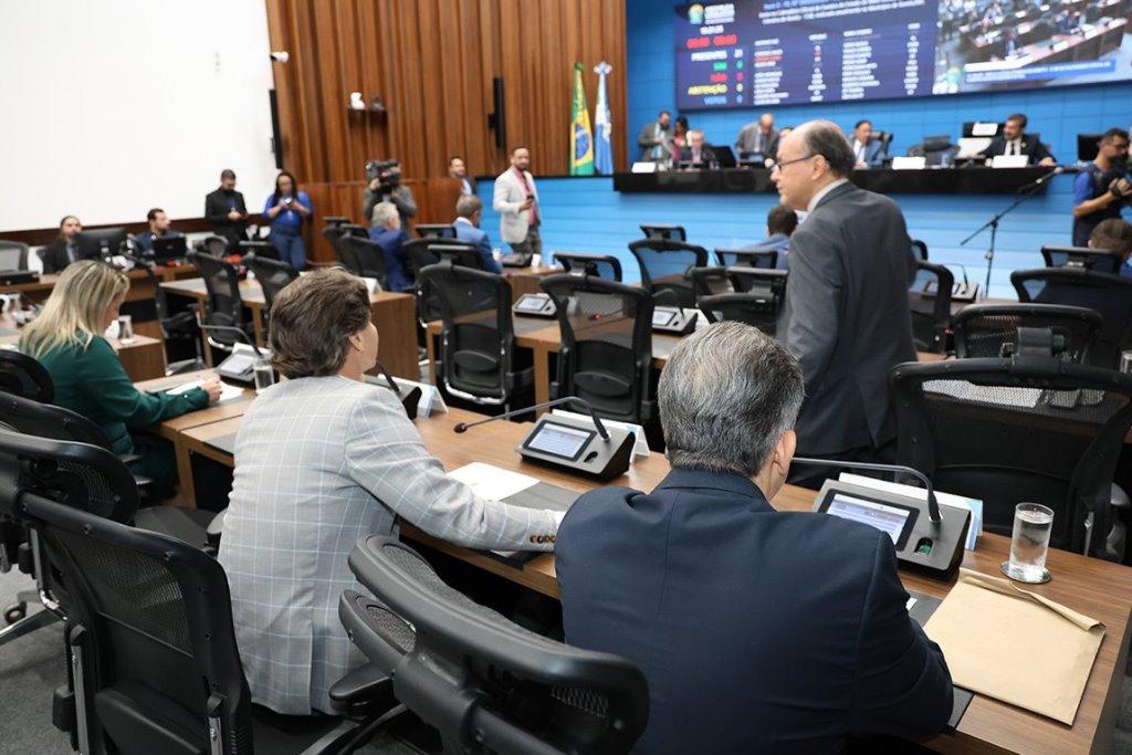 Ordem do Dia: Na última sessão do semestre, deputados aprovam 6 projetos.