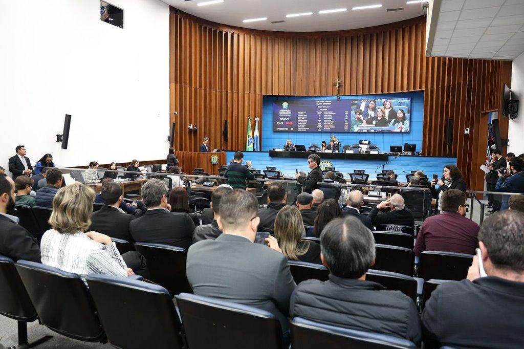 Pautado em redação final aviso prévio a autistas sobre suspensão de plano de saúde.