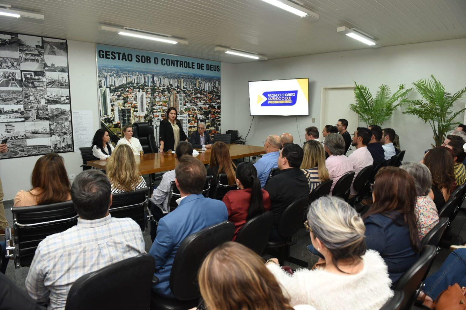 Prefeita Adriane alinha com secretariado nova fase da gestão voltada a investimentos.