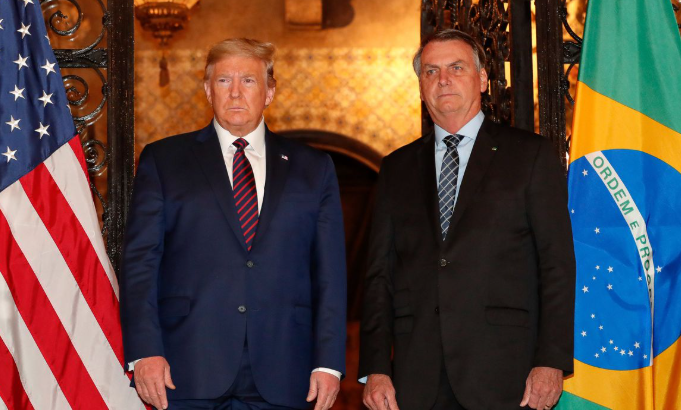 Presidente dos Estados Unidos Trump acusa Brasil de promover  Presidente dos Estados Unidos Trump acusa Brasil de promover 'caça às bruxas' contra Bolsonaro e elogia ex-presidente.