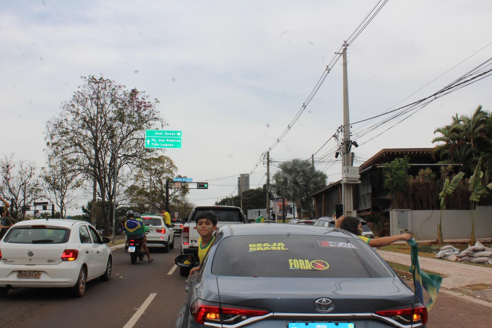 Apoiadores de Bolsonaro lotam a Afonso Pena para pedir liberdade de expressão. Apoiadores de Bolsonaro lotam a Afonso Pena para pedir liberdade de expressão.