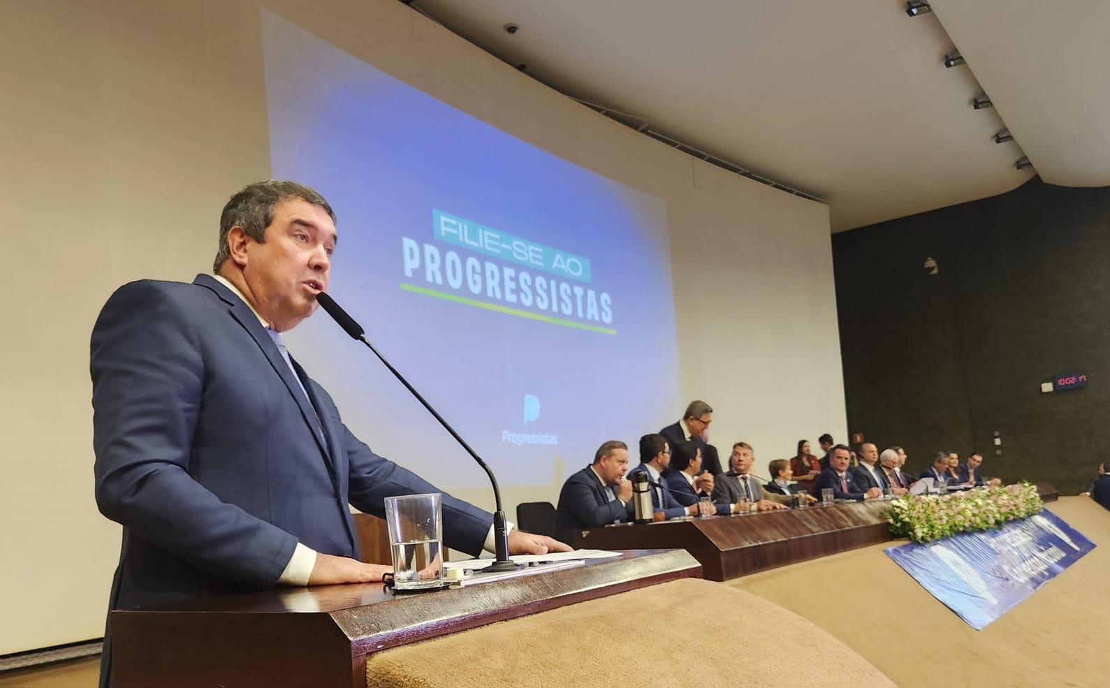Em Brasília, o Governador Eduardo Riedel oficializa troca do PSDB pelo PP e assume vice-presidência. Em Brasília, o Governador Eduardo Riedel oficializa troca do PSDB pelo PP e assume vice-presidência.
