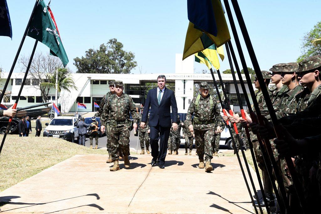 Governo de MS reforça parceria com Exército na proteção da fronteira e ações de meio ambiente. Governo de MS reforça parceria com Exército na proteção da fronteira e ações de meio ambiente.