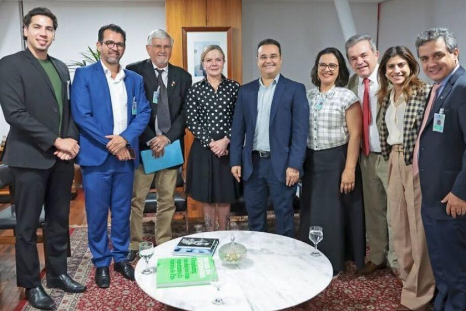 Fabio Trad oficializa filiação e Loubet assume presidência do PT-MS no sábado. Fabio Trad oficializa filiação e Loubet assume presidência do PT-MS no sábado.