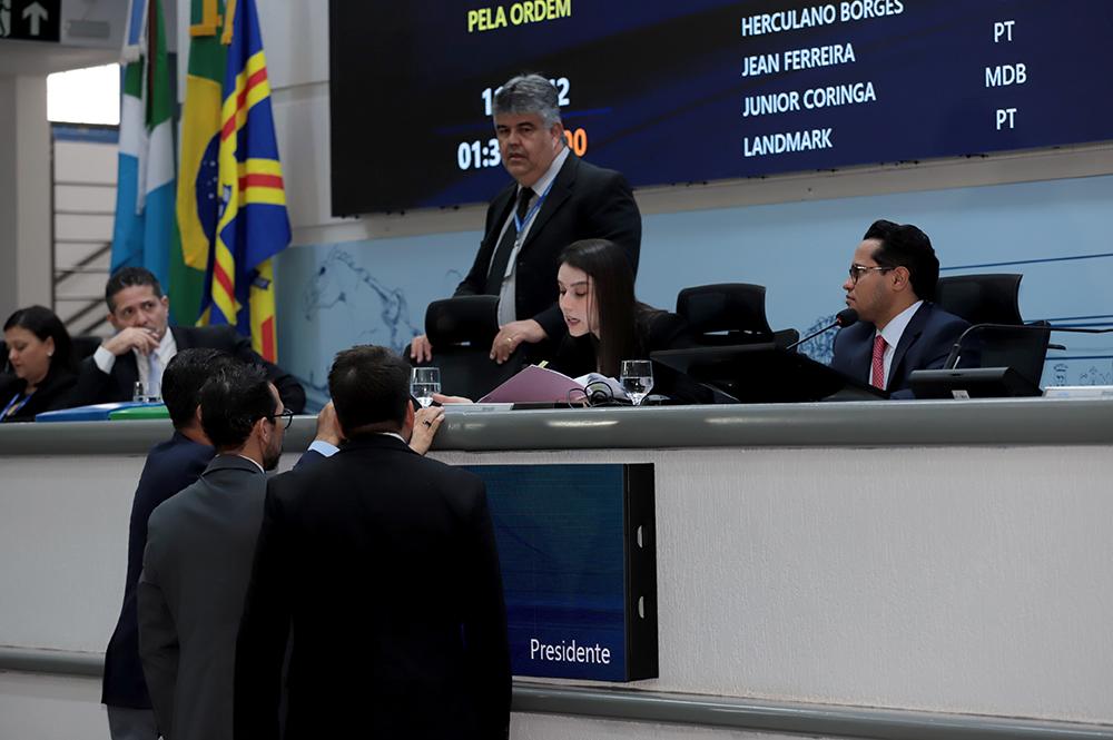 Câmara aprova projetos do Prodes, prevenção à sexualização infantil e preservação de feiras livres.