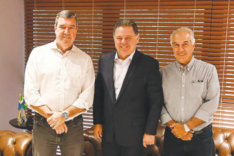 De saída do PSDB, o Reinaldo Azambuja e o Governador Eduardo Riedel têm encontro com Perillo na Capital. De saída do PSDB, o Reinaldo Azambuja e o Governador Eduardo Riedel têm encontro com Perillo na Capital.