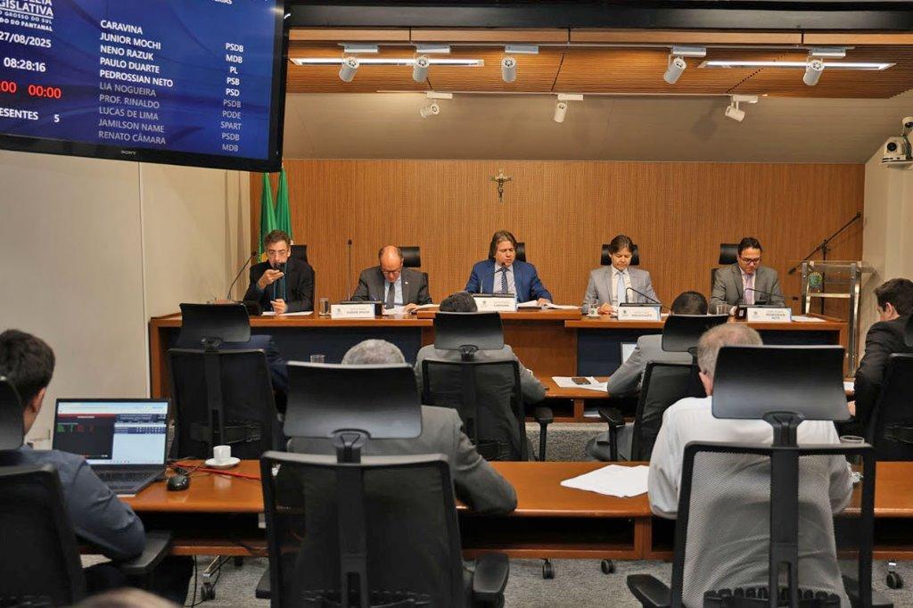 Deputados da Assembleia Legislativa do MS pede vistas de projeto de lei que altera regras para micro e pequenas empresas. Deputados da Assembleia Legislativa do MS pede vistas de projeto de lei que altera regras para micro e pequenas empresas.