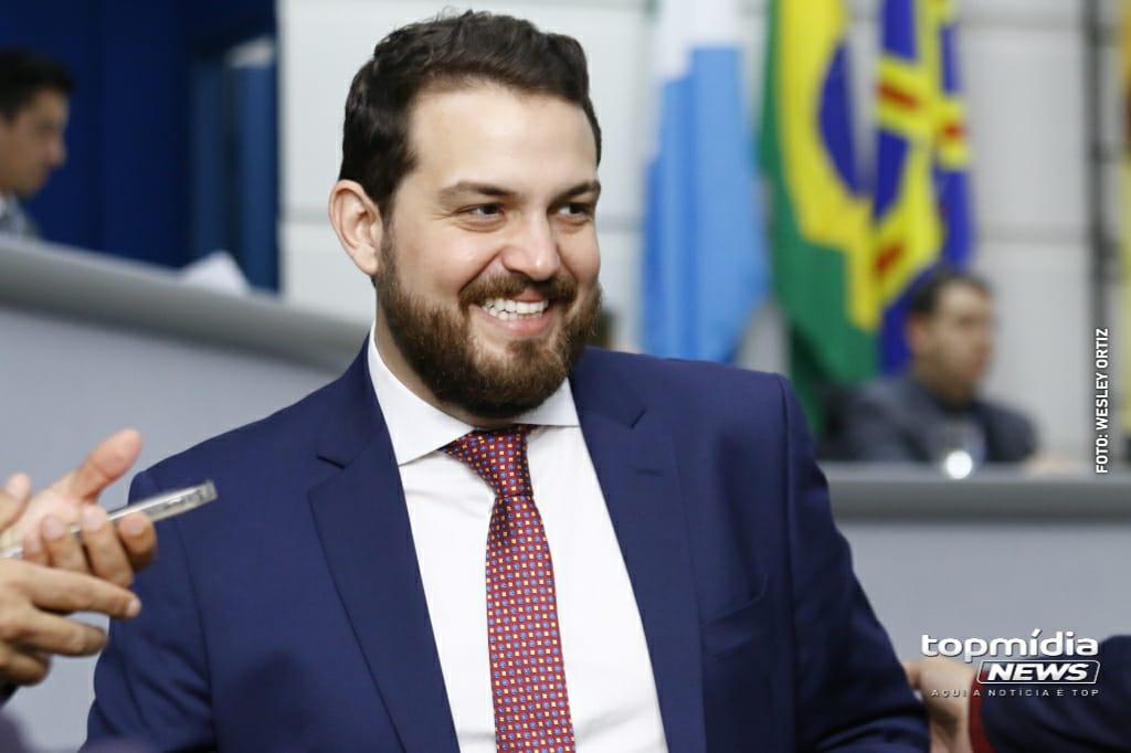 Ex Vereador Claudinho Serra, assessor e empreiteiro acusados de corrupção vão continuar na cadeia. Ex Vereador Claudinho Serra, assessor e empreiteiro acusados de corrupção vão continuar na cadeia.