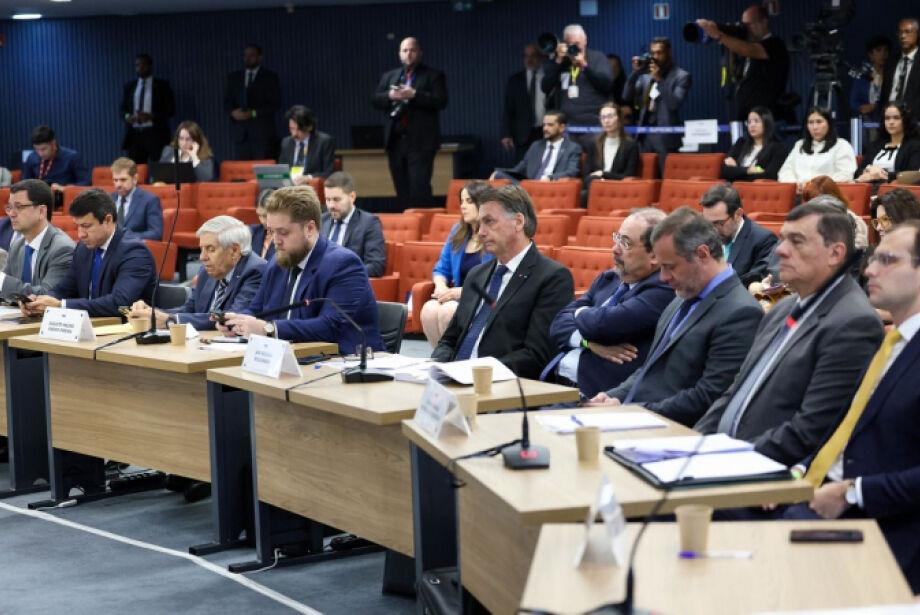 Ministros do STF concentra julgamento de Bolsonaro para evitar risco de adiamento para 2026. Ministros do STF concentra julgamento de Bolsonaro para evitar risco de adiamento para 2026.