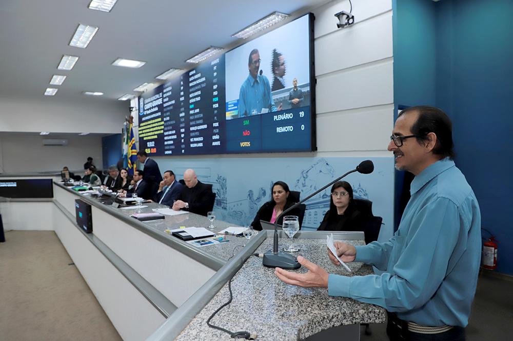 Na Tribuna, administrativos da educação municipal pedem apoio por valorização.